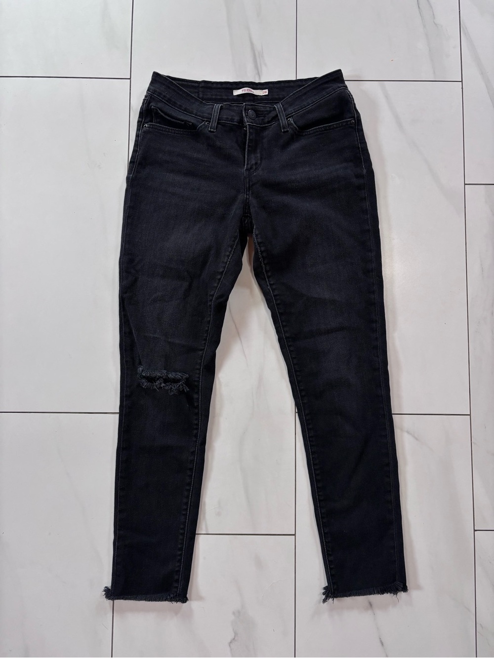 Levi’s black 711 skinny distressed jeans size 28 - stretch - Picture 3 of 8